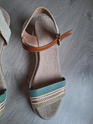 Sandalias Beige y Verde Talla 42