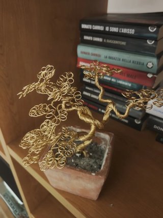 Miniatura bonsai in metallo dorato