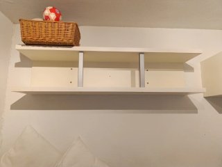 Libros, muebles, ropa y zapatos