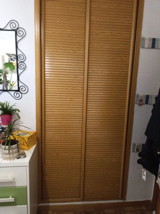 Libros, muebles, ropa y zapatos