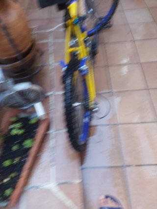 Bicicleta infantil amarilla