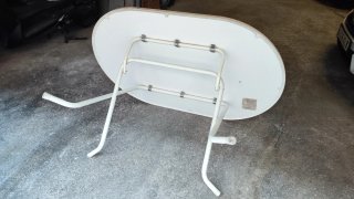 Mesa de terraza blanca ovalada