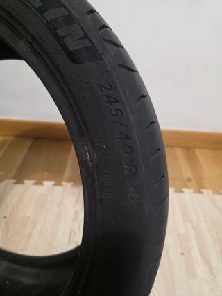 Neumático 245/40 R18