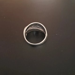 Anillo diseño con piedras