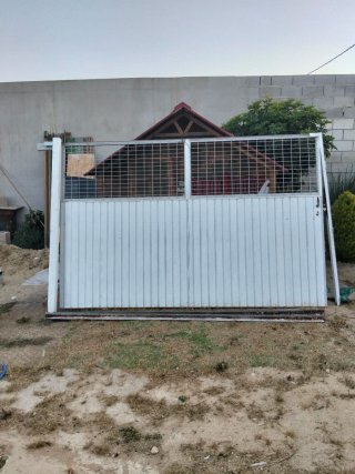 Puerta corredera blanca