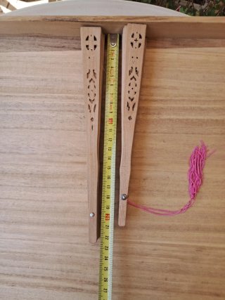 Coppia di ventagli in legno intagliato vintage