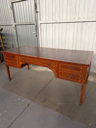 Escritorio antiguo restaurado madera y cuero