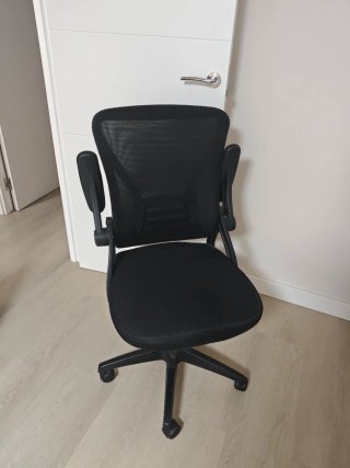Silla de oficina ergonómica negra