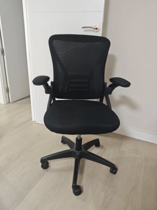 Silla de oficina ergonómica negra