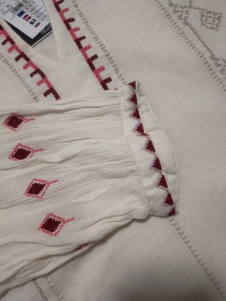 Blusa bordada Cortefiel beige