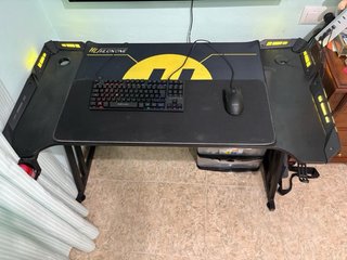Mesa Gamer con Luces y Alfombrilla Gigante