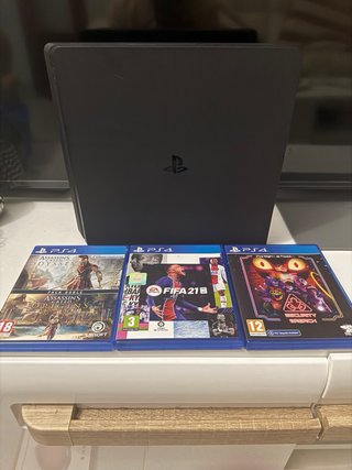 Consola PS4 Negra + 3 Juegos