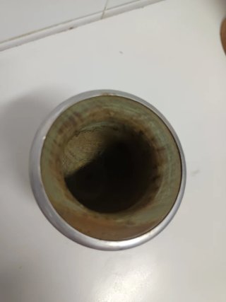 Mate de metal con bombilla