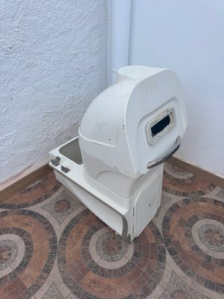 Consola de barco blanca