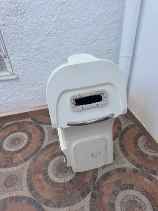 Consola de barco blanca