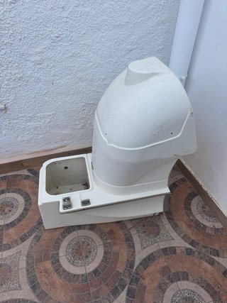 Consola de barco blanca