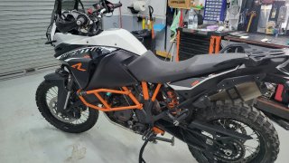 KTM 1190 Adventure Moto Negra/Blanca