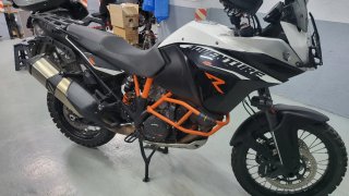 KTM 1190 Adventure Moto Negra/Blanca