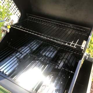 Barbacoa a gas Naterial Negra de 3 fuegos.