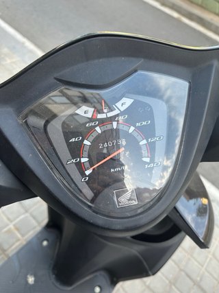 Honda Vision Negra, Solo 24.000 KM.