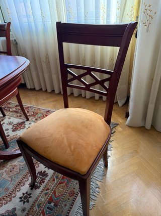 Mesa extensible a 320 cm de  salón y 6 sillas
