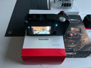 Insta360 Ace Pro 2 con Accesorios