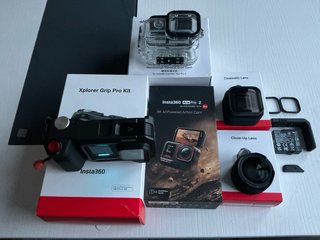 Insta360 Ace Pro 2 con Accesorios