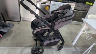 Carrito de bebé gris