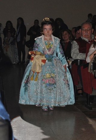 Traje de Fallera azul y rosa