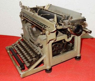 30-Máquina de escribir antigua UNDERWOOD -