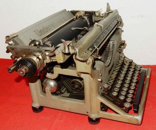 30-Máquina de escribir antigua UNDERWOOD -