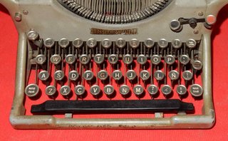30-Máquina de escribir antigua UNDERWOOD -