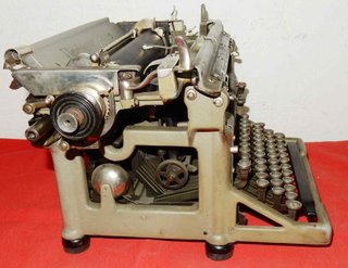 30-Máquina de escribir antigua UNDERWOOD -