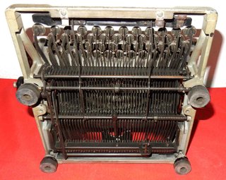 30-Máquina de escribir antigua UNDERWOOD -