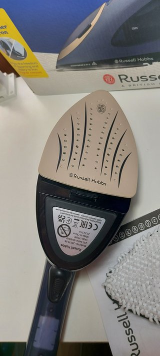 Plancha de Vapor Vertical Russell Hobbs