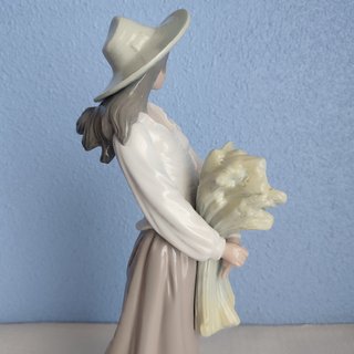 Figura Nao de Lladró Mujer con sombrero y espigas