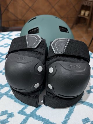 Lote patines rígidos y protecciones