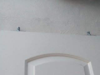 Puerta corredera con riel