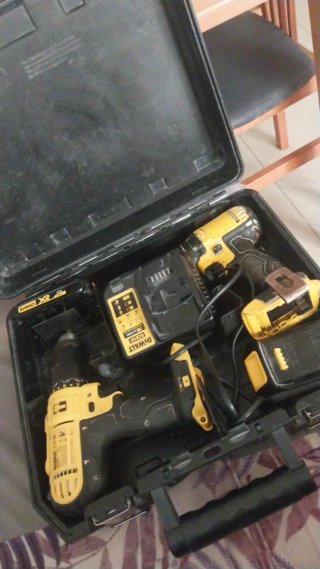 Taladro Percutor DeWalt con Batería y Cargador