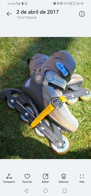 Patines Decathlon Con rodilleras y casco.