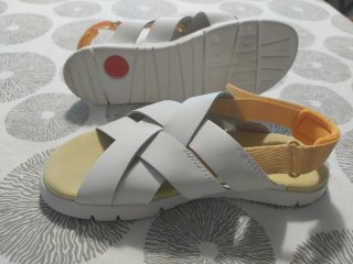 Sandalias Camper Blancas y Amarillas