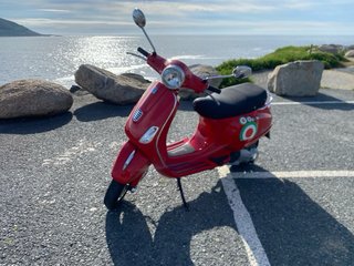 Vespa Roja Scooter