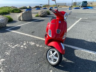 Vespa Roja Scooter
