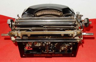 31-Máquina de escribir antigua CONTINENTAL SILENTA