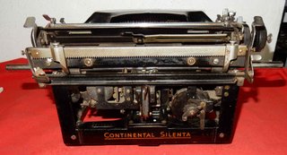 31-Máquina de escribir antigua CONTINENTAL SILENTA