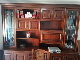 Mueble de madera con vitrinas Mueble TV Mesas