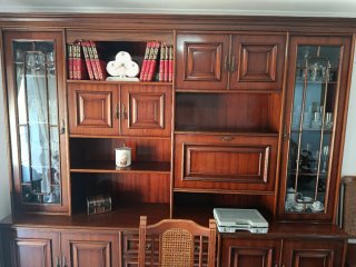 Mueble de madera con vitrinas Mueble TV Mesas