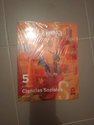 Ciencias sociales 5 Primaria : Revuela.