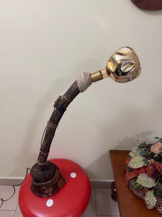 Lampada di design in legno e vetro
