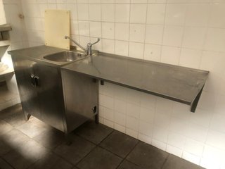 Fregadero de acero inoxidable con mueble